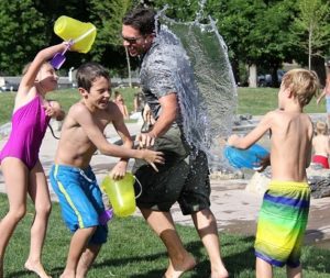 kids-having-fun-in-water-park