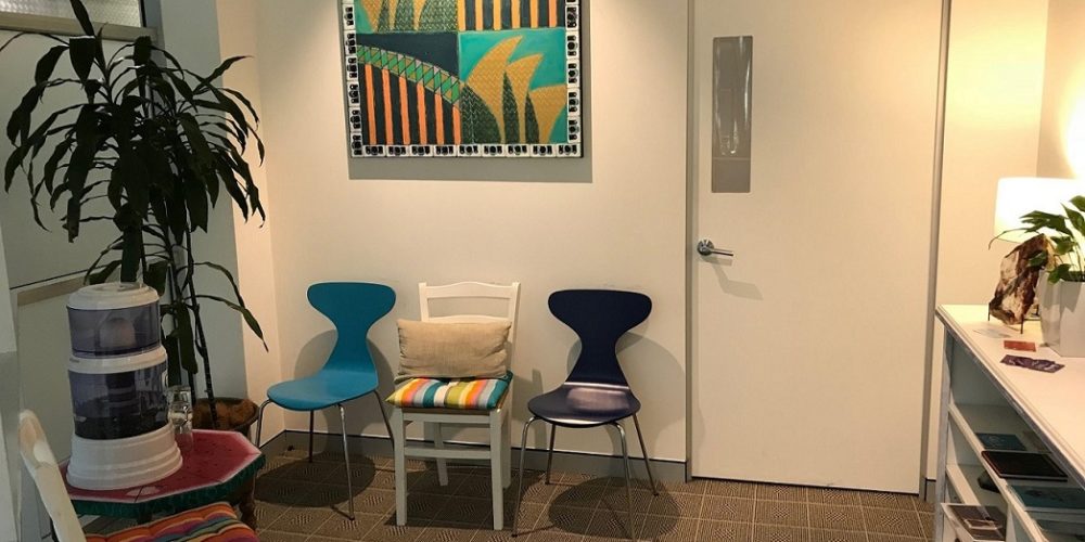 Counselling near you if you live in or near Manly, Dee Why, Allambie Heights, Cromer and more. Picture illustrates waiting room to Northern Beaches Psychotherapy and Counselling.